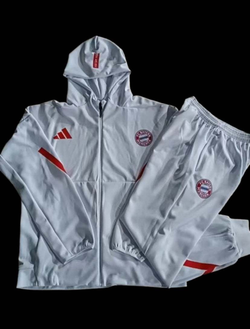 Tuta Bayern Monaco con cappuccio 25/26